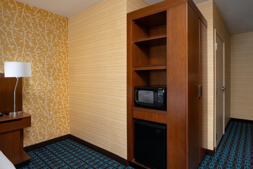 King Suite with Sofa Bed and Roll-in Shower - Mobility Accessible interior