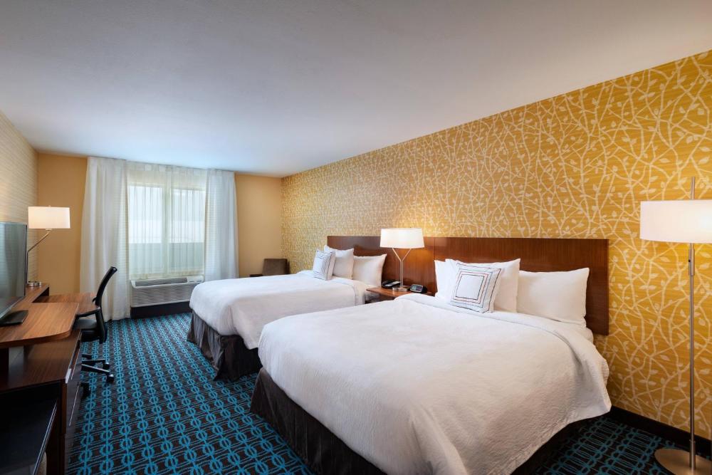 Queen Room with Two Queen Beds and Adapted Tub - Mobility Accessible interior