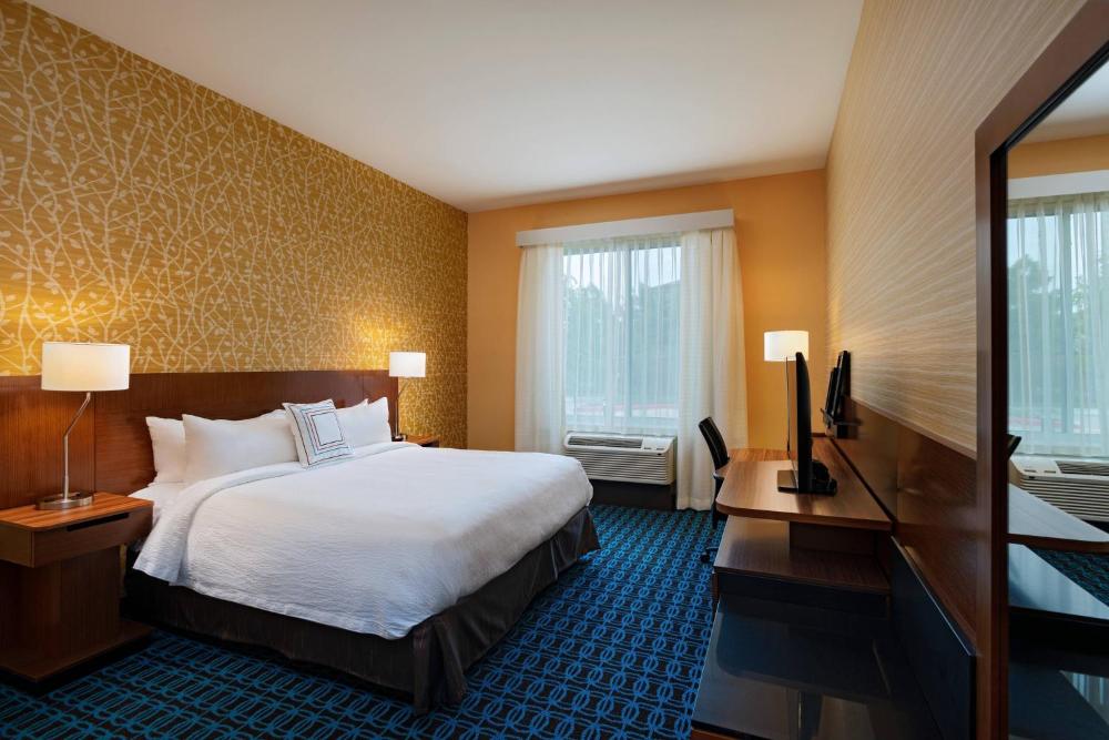 Guest Room, 1 King interior